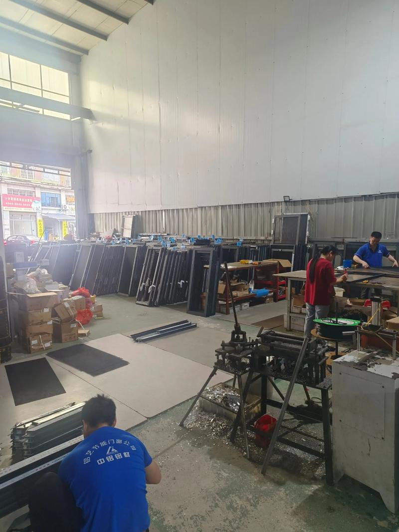 铝合金门窗设计与制造 充实忙碌的加工日常